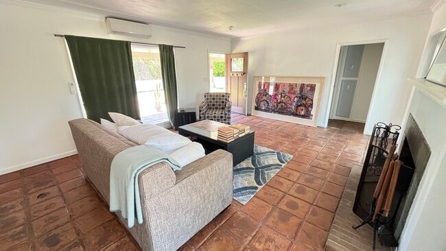 Photo - 630 N Hermosa Dr