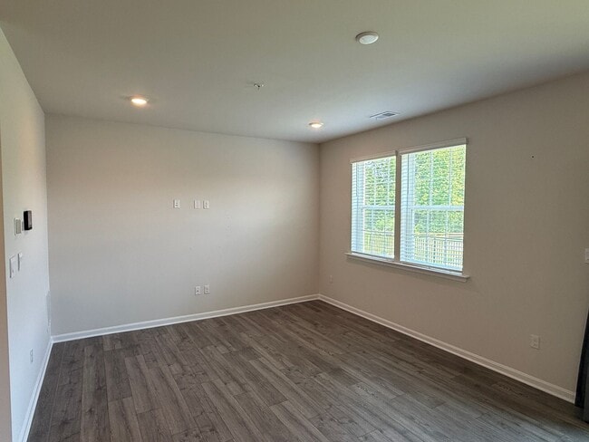 Photo - Beautiful 4BR Home with Garage & Modern Kitchen in Greenway Farms