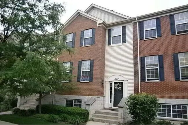 Photo - 817 Lewisburg Ln Townhome