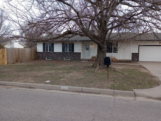 Photo - 1321 W 45th St S