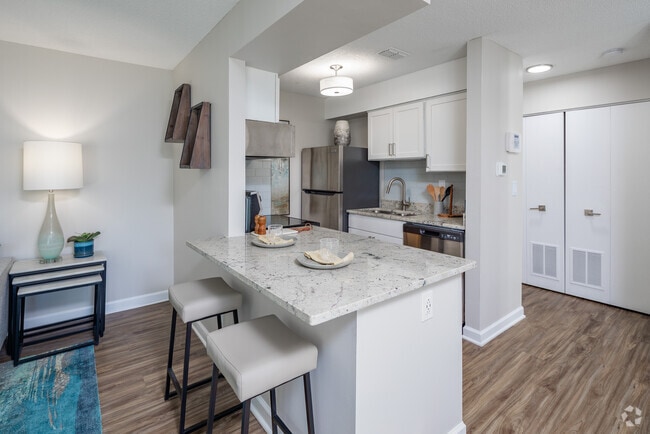 1BR, 1BA - Deluxe - 701SF - Kitchen