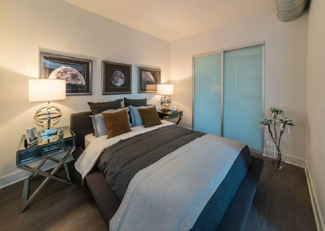 Photo - 75 E Lake St