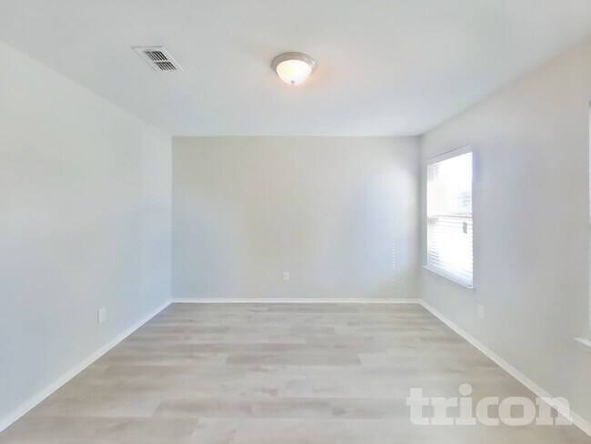 Photo - 528 Shell St