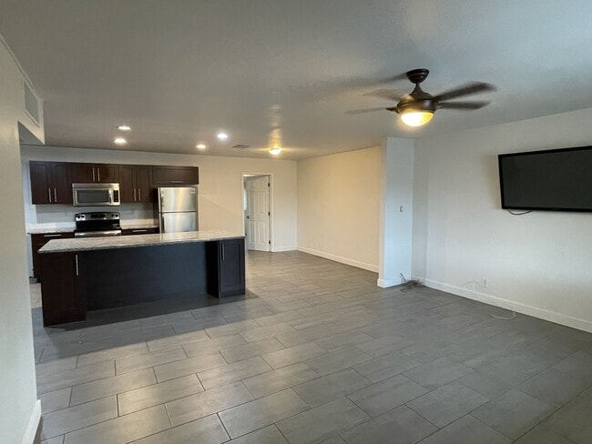 Photo - 1730 S Parkside Dr
