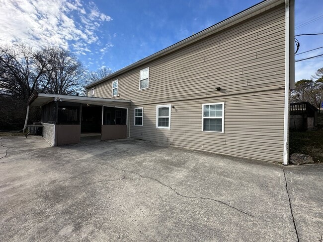 Photo - Freshly Updated 4 Bedroom Lower-Level Unit in Oak Ridge – Spacious & Move-In Ready