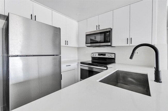 Photo - 620 SW 10th St Unidad 405