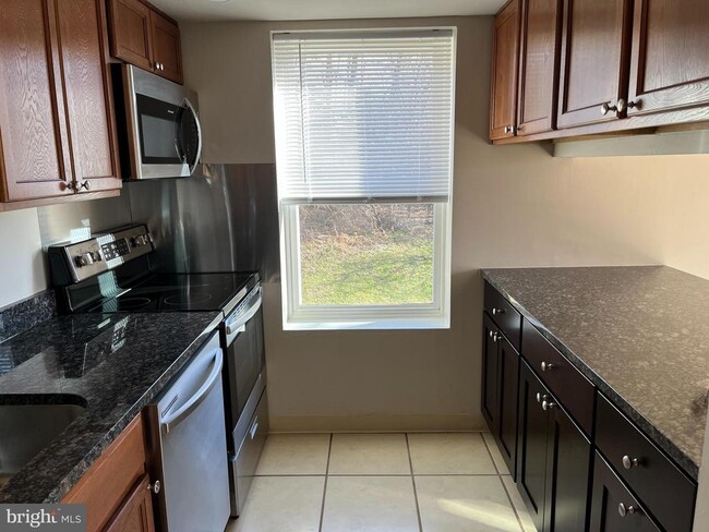 Building Photo - 1316 West Chester Pike Unit A5