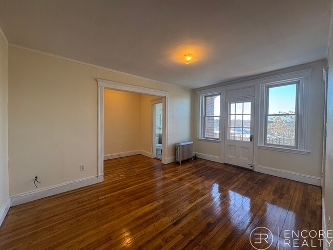 Building Photo - 28 Quint Ave Unit 55