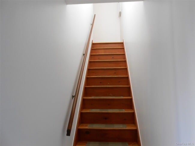 Photo - 2 Bushwick St Unit Upstairs