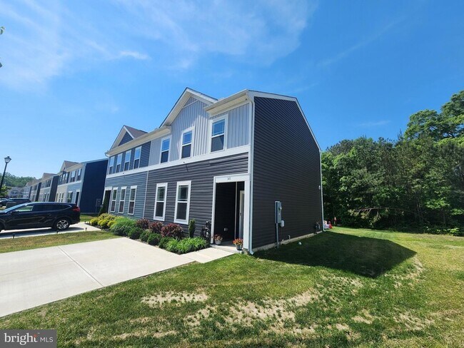 Photo - 140 Currant Cir