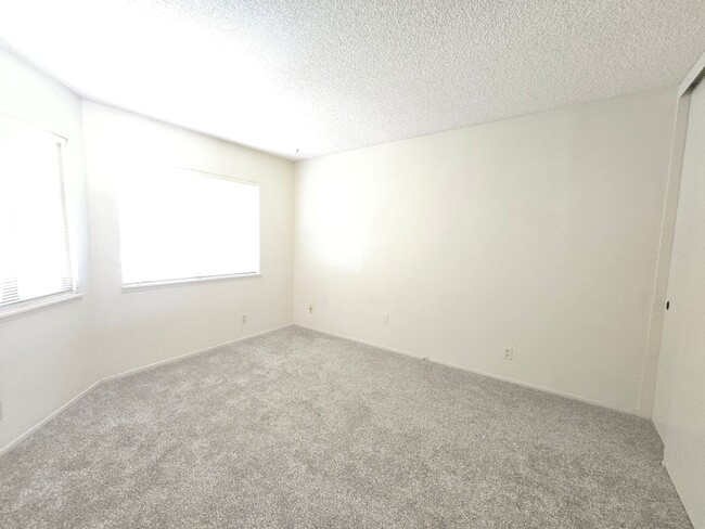 Photo - Condo for Rent in Montefino Townhomes – Premium Amenities & Prime Location!