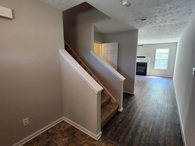 Photo - 128 Tuxford Ct