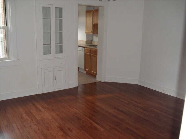 Photo - 1849 Chislett St