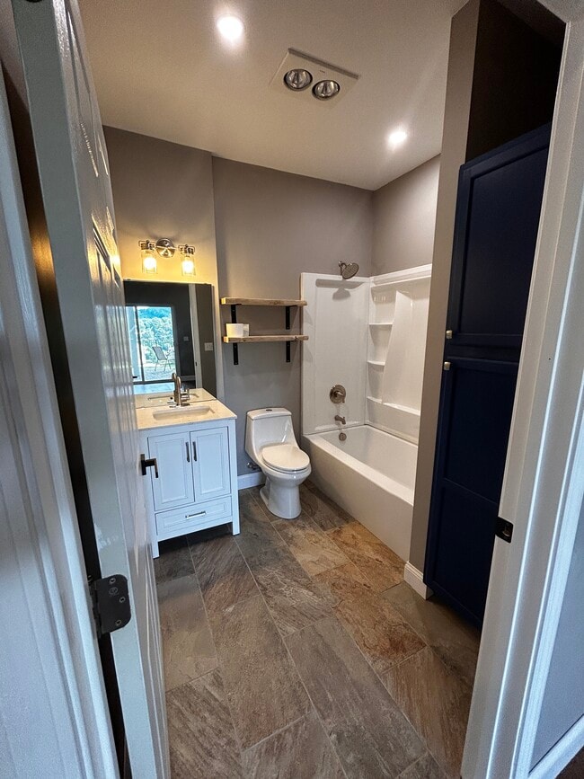 Photo - 4 Southern Way Ln