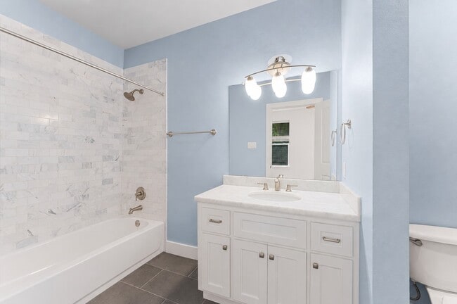 Photo - 1121 Moy St