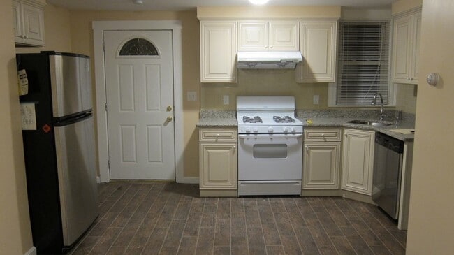 Building Photo - 39 Rawson Rd Rental