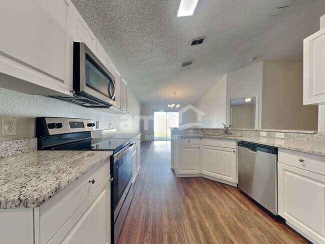 Photo - 914 Stallion Way