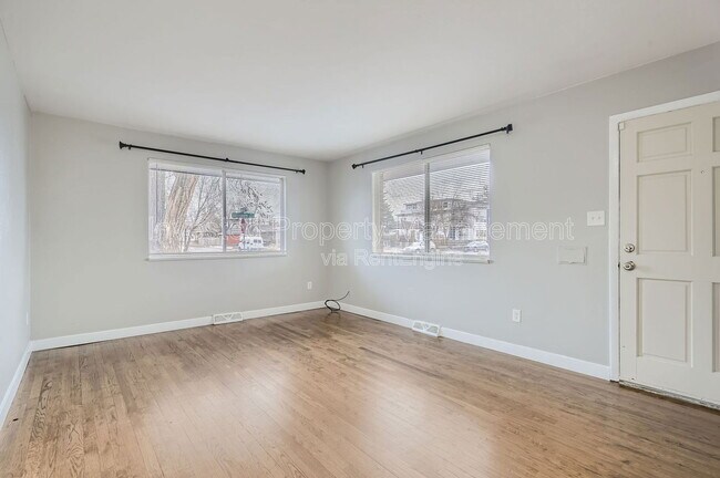 Photo - 401 W Bates Ave