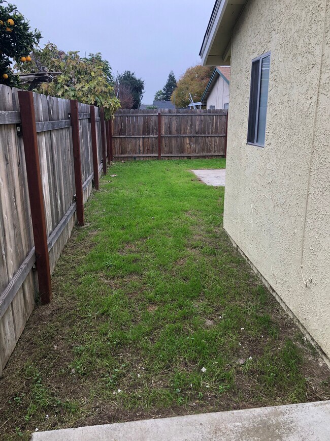 Photo - 25 W Swallow St