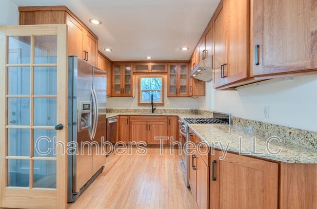 Photo - 1252 NW Milwaukee Ave