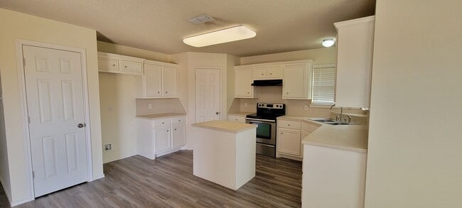 Photo - Spacious 4/2/2 in Frenship