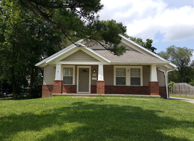 Front Yars - 1935 W Atlantic St House