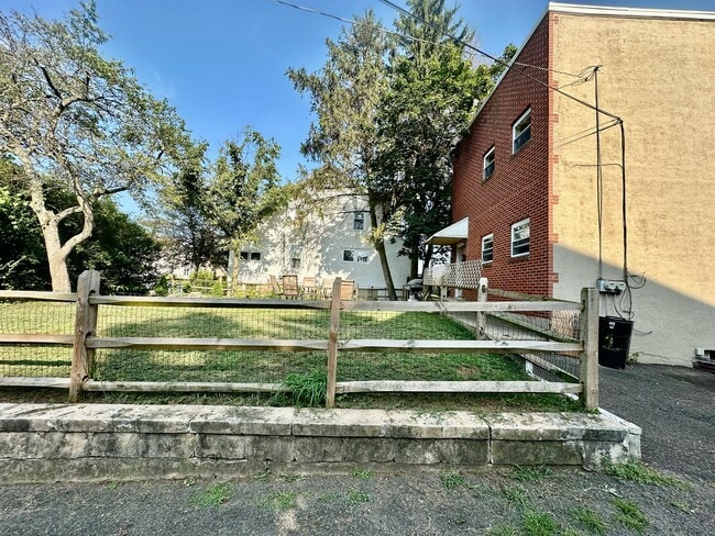 Building Photo - 424 Paxson Ave Unit 424 Paxson Ave  2 Rental