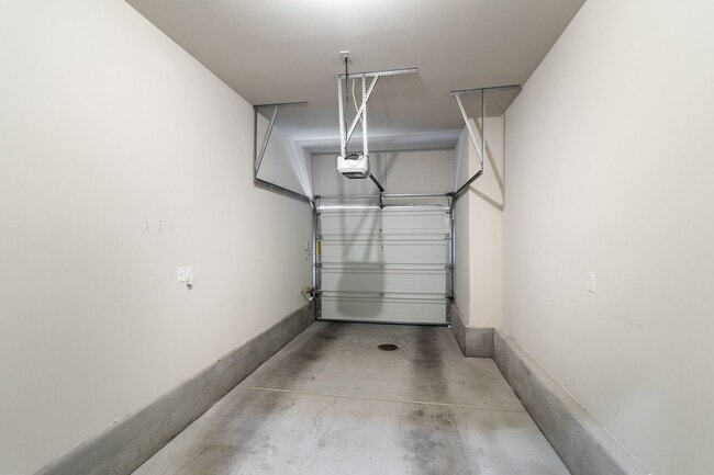 Photo - NW!!  2 Bedrooms with Balcony!!  Gated!! C...