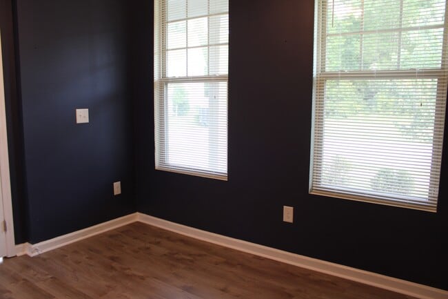 Photo - 138 Lyonshall St