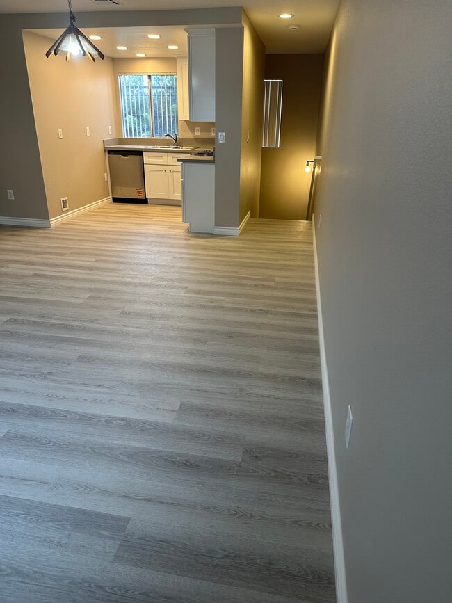 Photo - 20609 Seine Ave