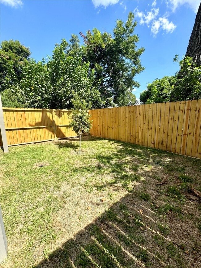 Building Photo - 7322 Laredo St Rental