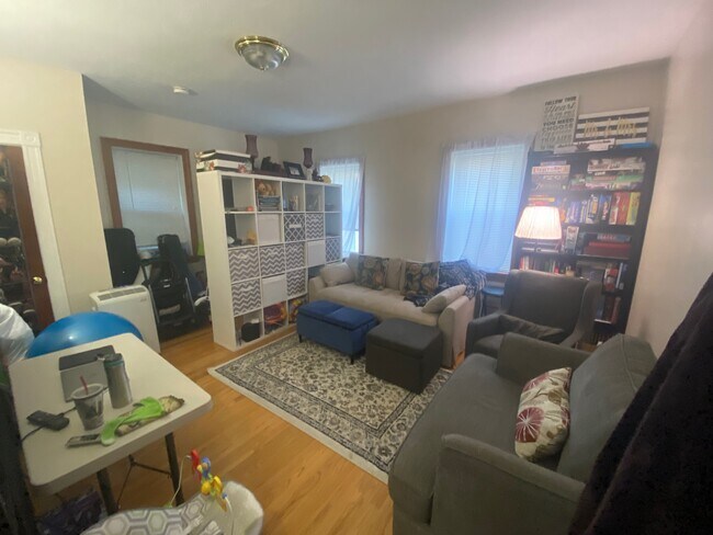 Building Photo - 105 Brookline St Unit 1