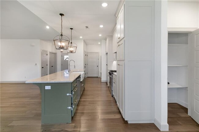 Photo - 1001 Laux Ln