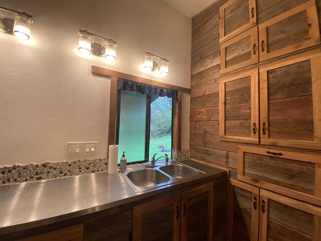 Photo - 60 W Puyallup Dr