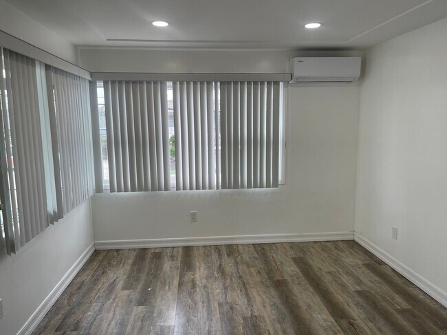 Photo - Updated 1 Bedroom 1 Bathroom apartment in ... Unit 3804 #2