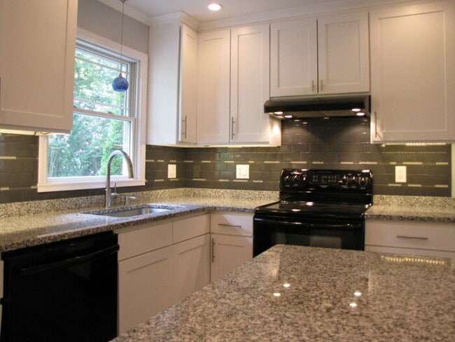 Photo - 501 Parkview Dr