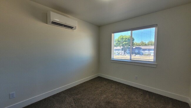 Photo - 2468 NE Kerr St