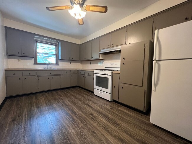 Photo - 26200-26202 Lakeshore Blvd Unit 26200 Lakeshore Blvd Upper