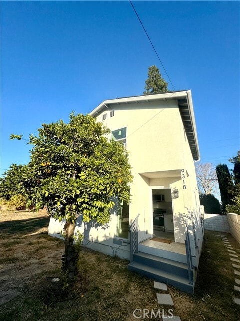 Building Photo - 9318 Encino Ave