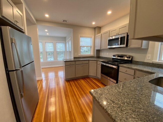 Building Photo - 10 Trapelo Rd Unit 5
