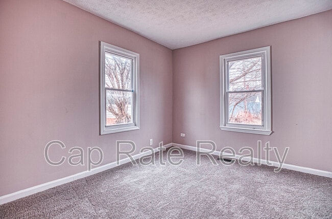 1143 Duxberry Ave