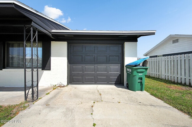 Photo - 922 Everitt Ave