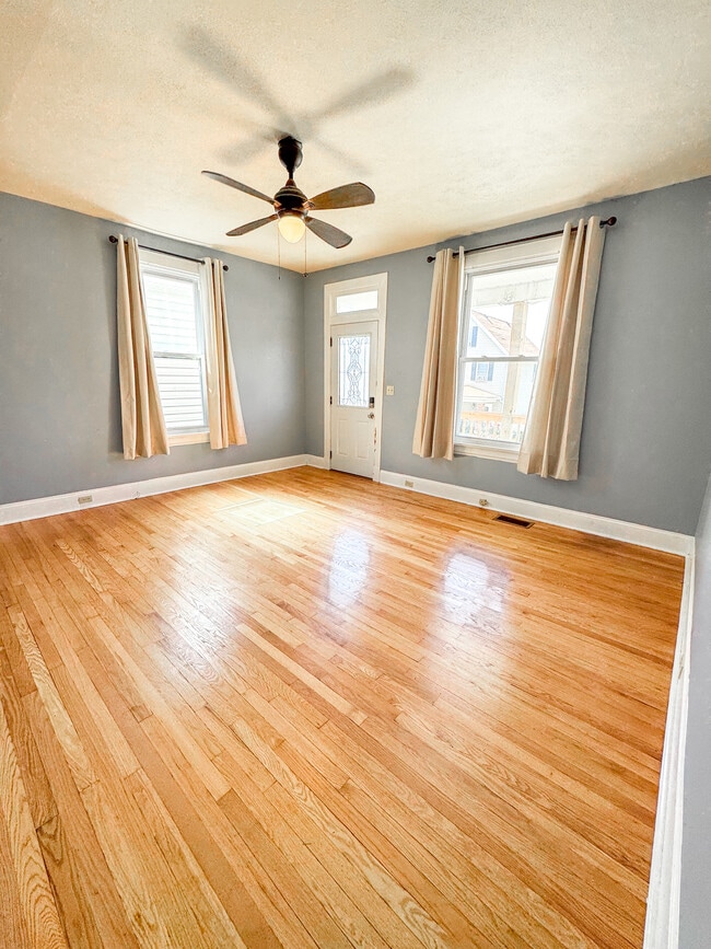 Building Photo - 1615 Poplar St Rental