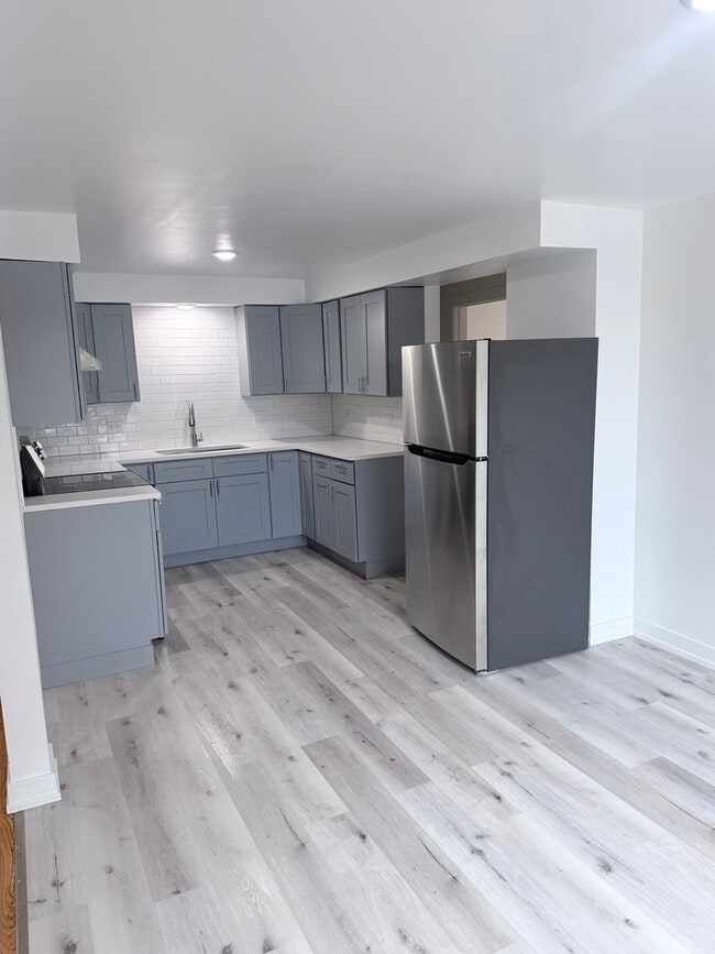 Photo - 4656 W 87th St