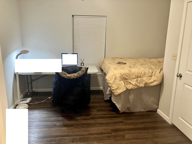 bedroom - 120 W Fowler Ave Apartment Unit 118