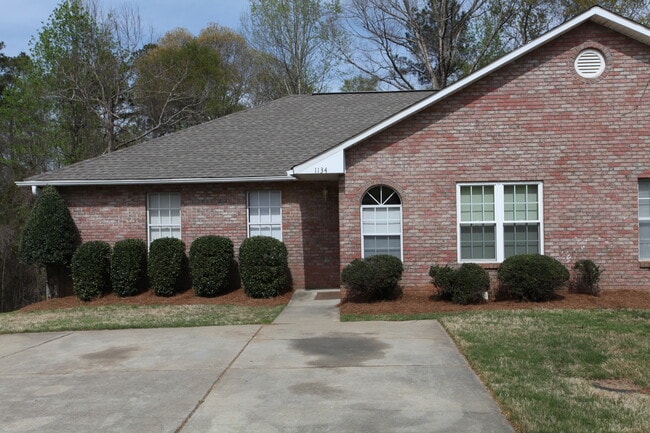 Duplex in Auburn - Available August! - Duplex in Auburn - Available August! House