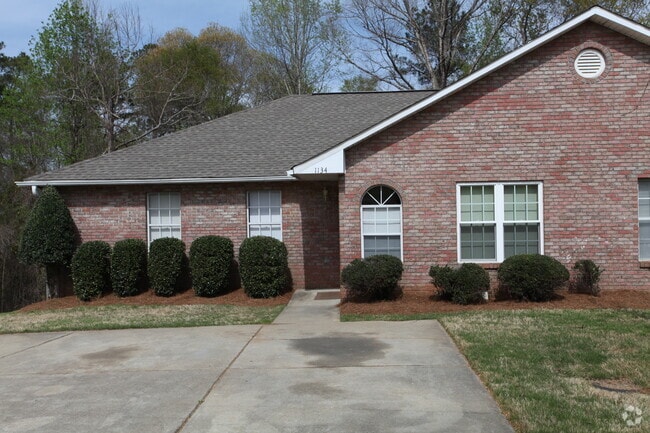 Building Photo - Duplex in Auburn - Available August! Rental