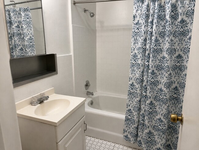 Photo - 5611 N Park Ave