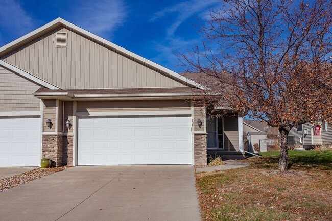 Building Photo - BEAUTIFUL TOWNHOME!  3 Bedroom, 3 Bathroom Townhome in Ankeny!!
