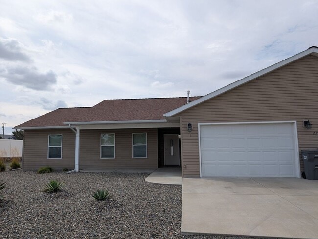 Photo - Gorgeous 3 Bed 2 Bath Clarkston Townhouse ...
